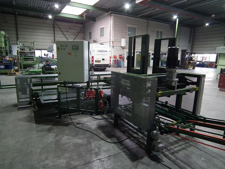 Stacking-machine for 60/40 cm boxes (all different pallet sizes)