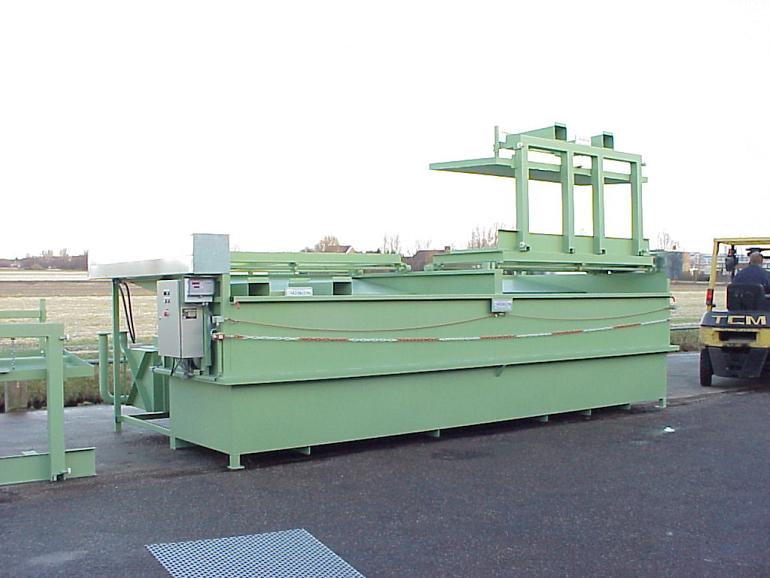 Bin with fork-lift frame (Hot water treatment)